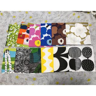 マリメッコ(marimekko)のmarimekko ペーパーナプキン バラ売り 12枚(収納/キッチン雑貨)