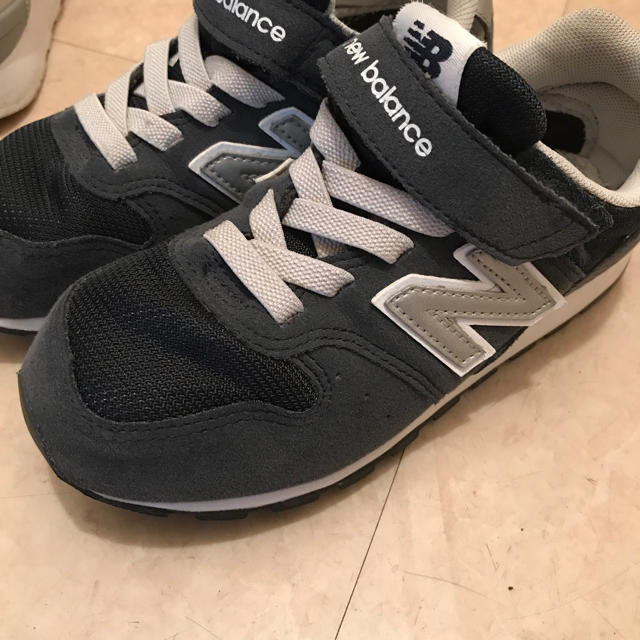 New Balance(ニューバランス)のニューバランス レディース シルバー レディースの靴/シューズ(スニーカー)の商品写真