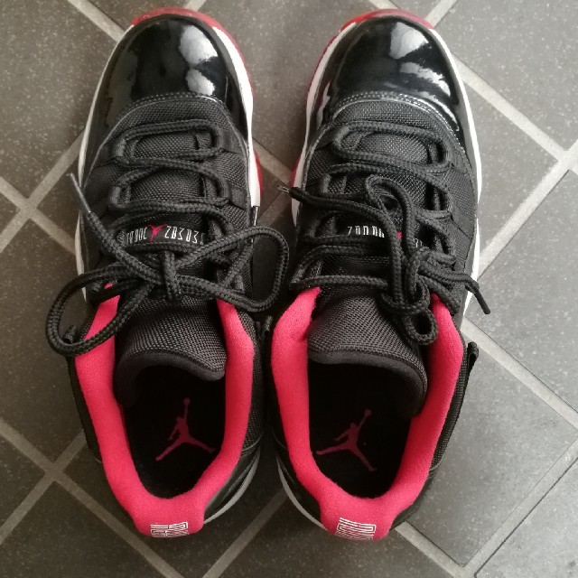 AIR JORDAN XI RETRO LOW BRED