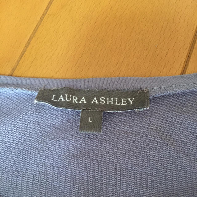 LAURA ASHLEY(ローラアシュレイ)のローラアシュレイ ／フリンジ付きTシャツ ／Lサイズ レディースのトップス(Tシャツ(半袖/袖なし))の商品写真