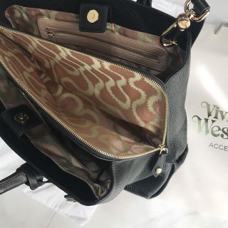 ヴィヴィアンウエストウッド(Vivienne Westwood)の2way スクイグル ファスナー ショルダーハンドバッグ ブラック ヴィヴィアン(ショルダーバッグ)