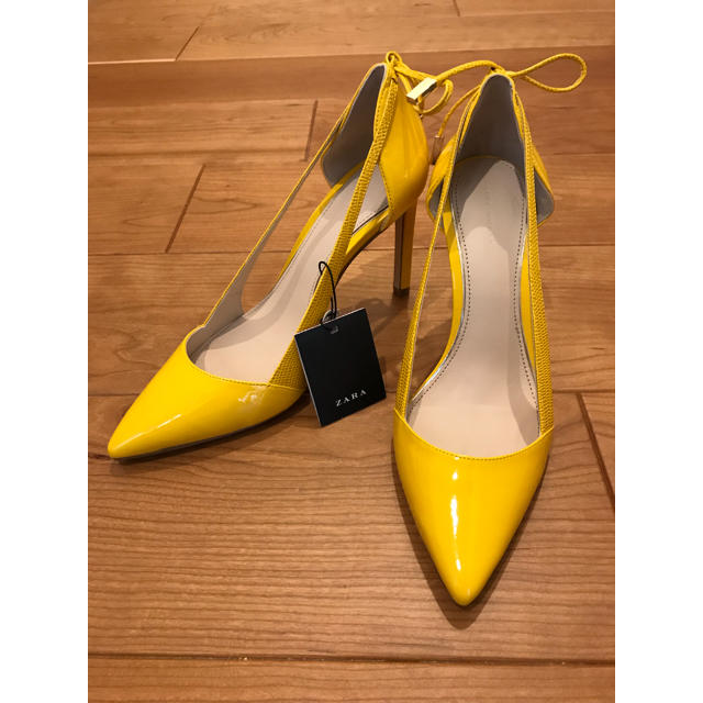 ZARA(ザラ)の【新品・未使用】ZARA リボン付きヒールシューズ レディースの靴/シューズ(ハイヒール/パンプス)の商品写真