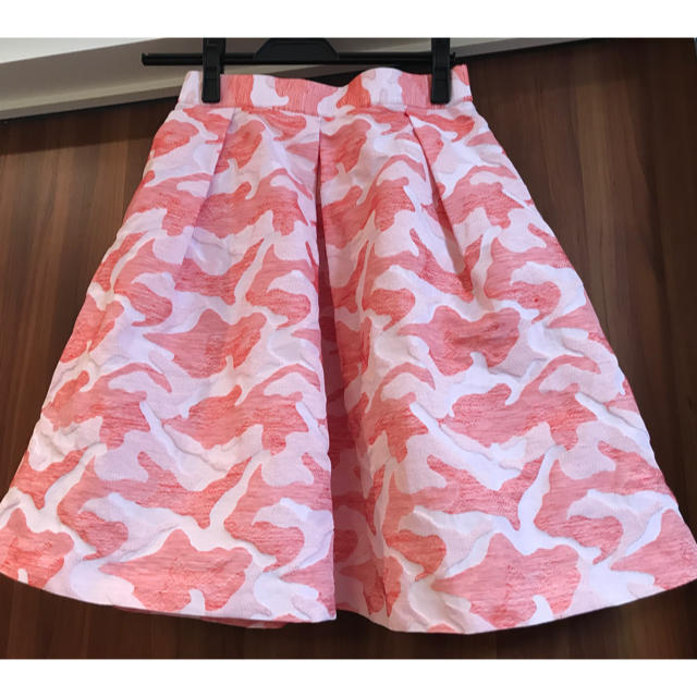 B7(ベーセッツ)のB7  カモフラ  スカート   サーモンピンク レディースのスカート(ひざ丈スカート)の商品写真
