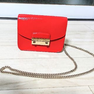 フルラ(Furla)のFURLA ジュリア エナメルレッド (ショルダーバッグ)