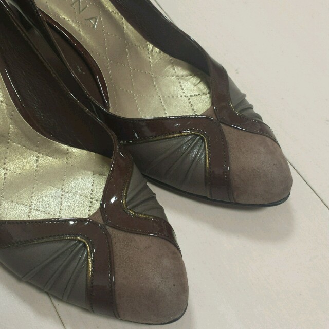 DIANA(ダイアナ)の【DIANA】茶色パンプス レディースの靴/シューズ(ハイヒール/パンプス)の商品写真