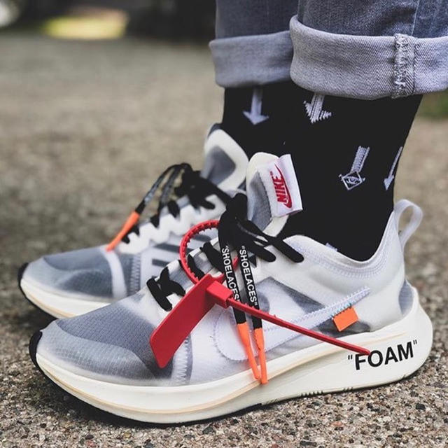 OFF-WHITE(オフホワイト)の自身購入 美品 NIKE off-white zoom fly offWhite メンズの靴/シューズ(スニーカー)の商品写真