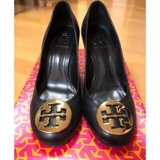 トリーバーチ(Tory Burch)の【美品】トリーバーチ ウェッジソール パンプス 黒 ブラック 24.5(ハイヒール/パンプス)