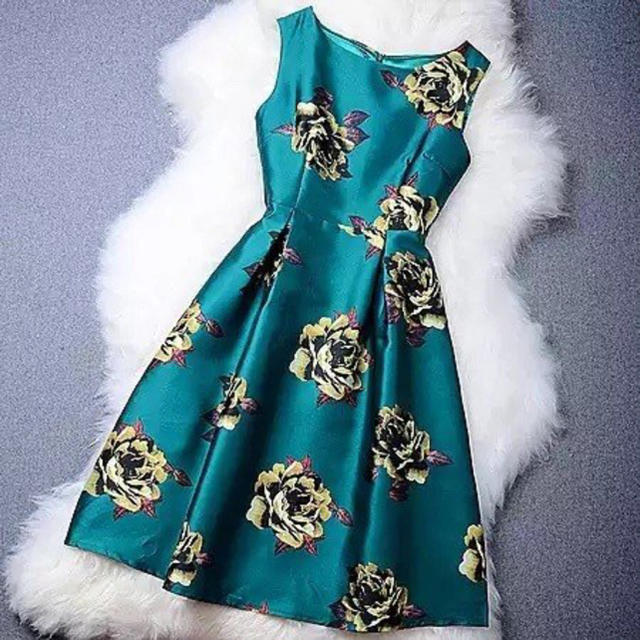 AIMER(エメ)のサテン風 グリーン ドレスワンピース レディースのフォーマル/ドレス(ミディアムドレス)の商品写真