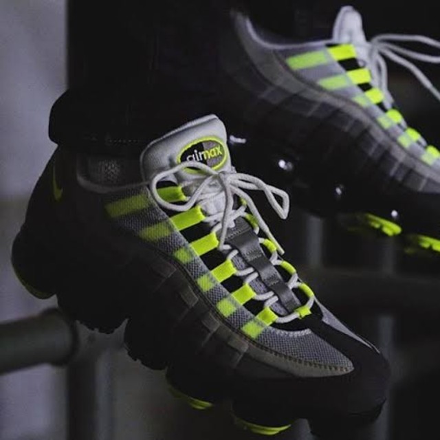 NIKE(ナイキ)の28 新品 込 NIKE VAPORMAX 95 NEON YELLOW メンズの靴/シューズ(スニーカー)の商品写真