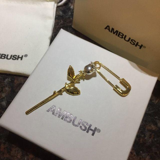 AMBUSH(アンブッシュ)の値下げ　アンブッシュ　ローズ　イヤリング　ピアス　新品 レディースのアクセサリー(ピアス)の商品写真