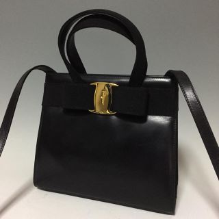 サルヴァトーレフェラガモ(Salvatore Ferragamo)のフェラガモ 黒 ヴァラ リボン 2way レザー ヴィンテージ ショルダーバッグ(ハンドバッグ)