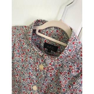 ギフト a.p.c. 花柄シャツ - シャツ/ブラウス(七分/長袖)
