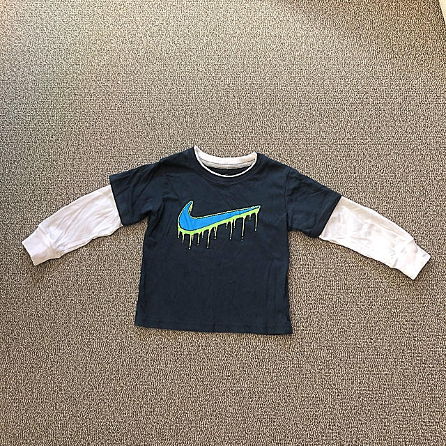 NIKE(ナイキ)のナイキ キッズ ロンＴ  サイズ２Ｔ キッズ/ベビー/マタニティのキッズ服男の子用(90cm~)(Tシャツ/カットソー)の商品写真