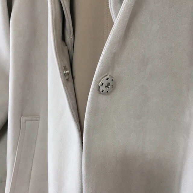 MAYSON GREY(メイソングレイ)のメイソングレイｓｏｃｏｌｌａスウェードボンディングミドル丈コート レディースのジャケット/アウター(ロングコート)の商品写真
