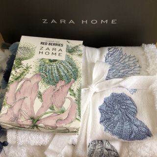 ザラホーム(ZARA HOME)のZARAHOME タオル2枚組+RED BERRIESフレグランスセット(タオル/バス用品)