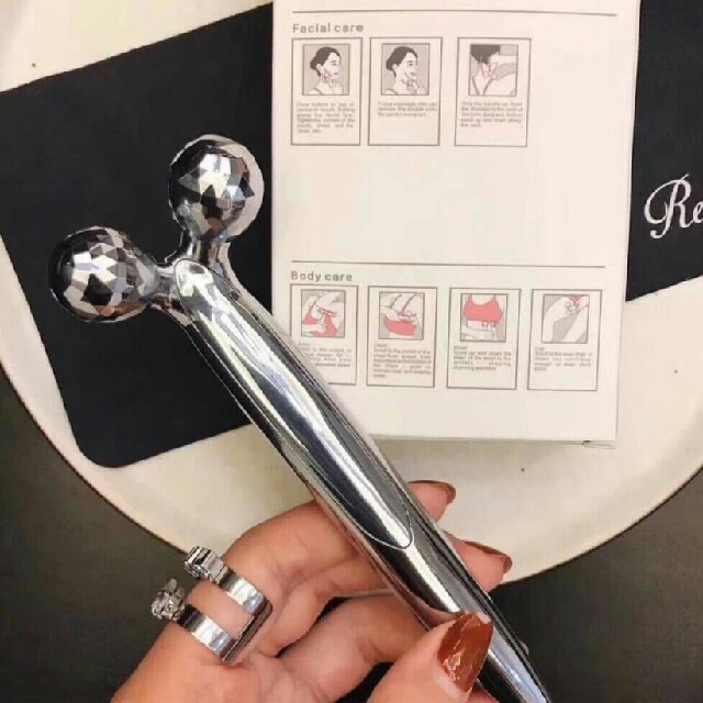 ReFa - Refa CARAT リファカラット 女性の颜 美顔器 美顔ローラー の通販 by 深田 恭子's shop｜リファならラクマ