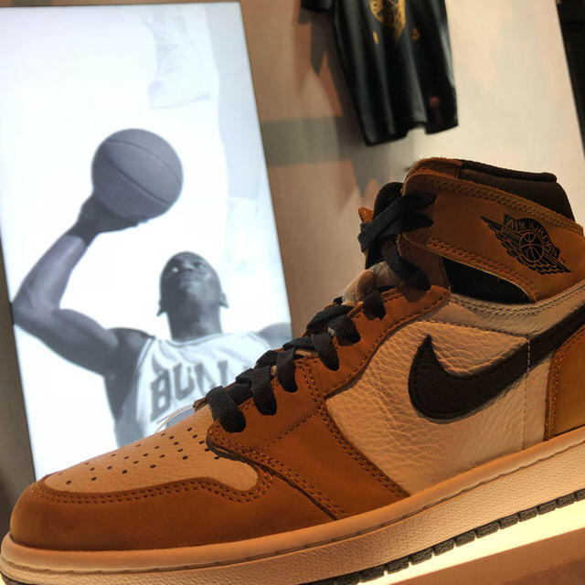 NIKE(ナイキ)のair  Jordan1 レトロハイOG ルーキーオブザイヤー 世界先行発売！ メンズの靴/シューズ(スニーカー)の商品写真