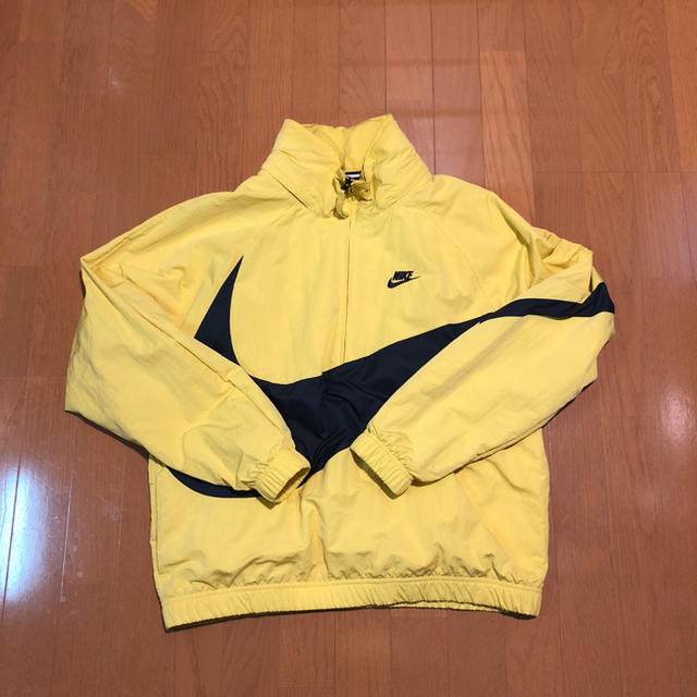 NIKE(ナイキ)のNIKE アノラック Mサイズ イエロー おっちょ様専用 メンズのジャケット/アウター(ナイロンジャケット)の商品写真