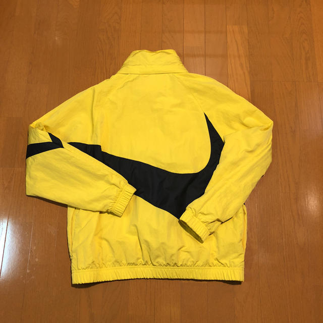 NIKE(ナイキ)のNIKE アノラック Mサイズ イエロー おっちょ様専用 メンズのジャケット/アウター(ナイロンジャケット)の商品写真