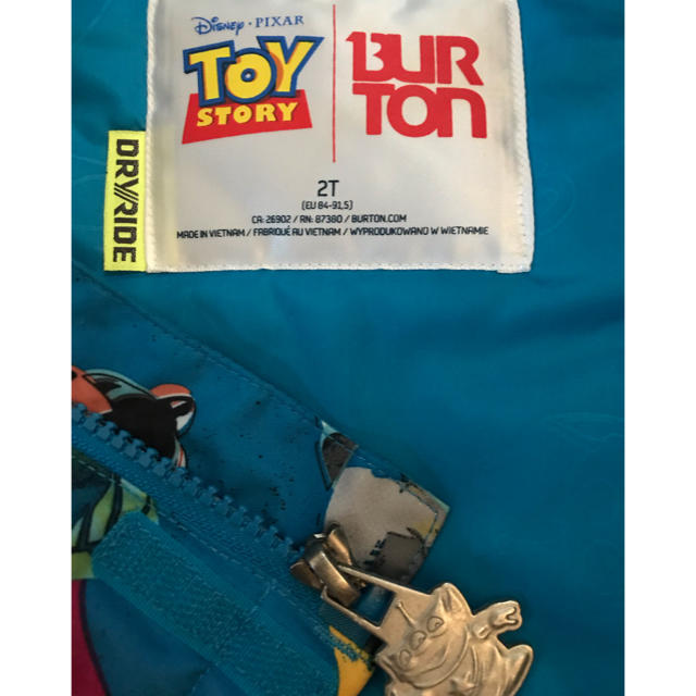 BURTON(バートン)のかぼ様専用 Burton トイストーリー柄☆ スキーウェア 2T キッズ/ベビー/マタニティのキッズ服男の子用(90cm~)(その他)の商品写真