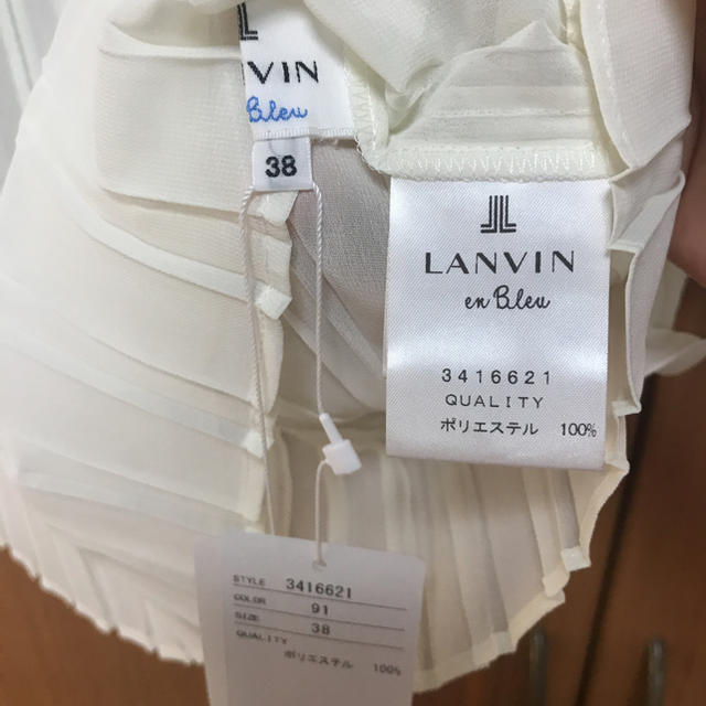 LANVIN en Bleu(ランバンオンブルー)の新品タグ付き ランバンオンブルー ブラウス レディースのトップス(シャツ/ブラウス(長袖/七分))の商品写真