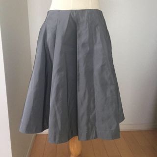 ジルサンダー(Jil Sander)のジルサンダーネイビー 光沢感のあるグレー フレアスカート(ひざ丈スカート)