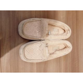 アグ(UGG)のugg フラットシューズ(スリッポン/モカシン)