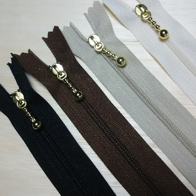 SALE40cm玉付きコイルファスナーゴールド10本 ハンドメイドの素材/材料(各種パーツ)の商品写真