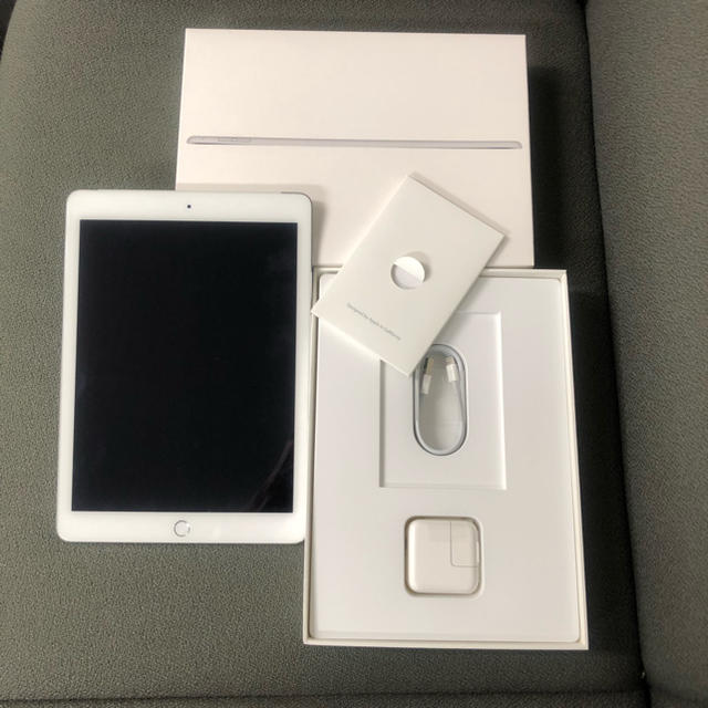 タブレットiPad air 2 64G ドコモ  美品