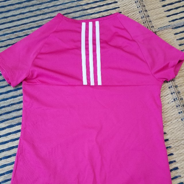 adidas(アディダス)のadidas Tシャツ キッズ/ベビー/マタニティのキッズ服女の子用(90cm~)(Tシャツ/カットソー)の商品写真