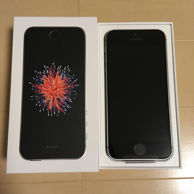 新品 iPhone SE 32GB 黒 SIMロック解除済み SIMフリー-