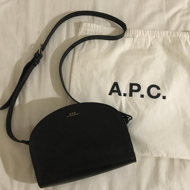 ショルダーバッグA.P.C. ハーフムーン バック