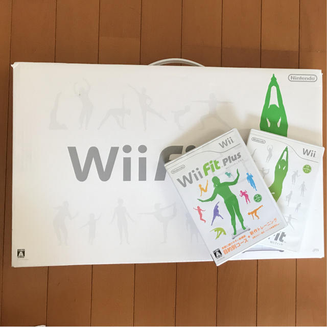 Wii(ウィー)のWii Fit エンタメ/ホビーのゲームソフト/ゲーム機本体(家庭用ゲーム機本体)の商品写真