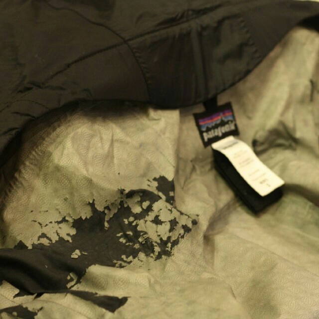 patagonia(パタゴニア)の（格安）パタゴニア レインウェア ブラック・Sサイズ メンズのジャケット/アウター(ナイロンジャケット)の商品写真