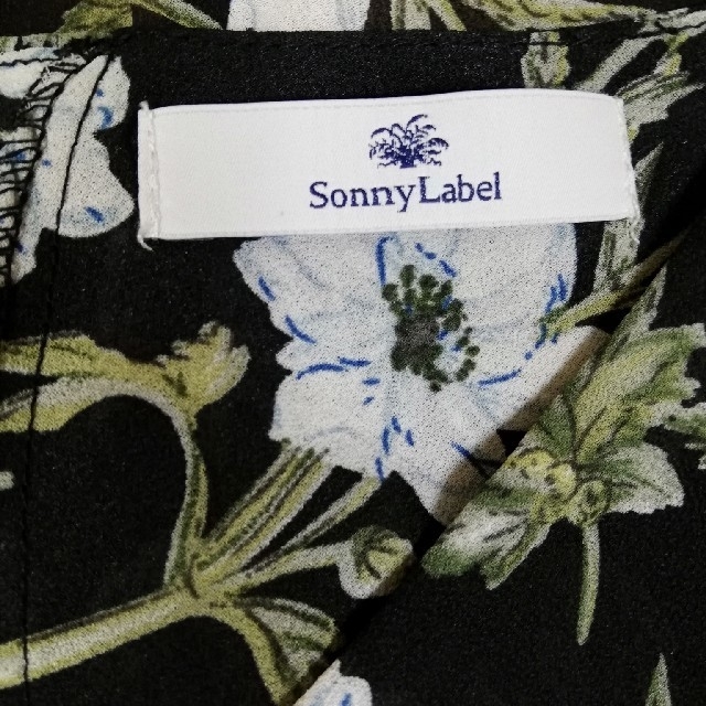 Sonny Label(サニーレーベル)のお値下げ　花柄ブラウス レディースのトップス(シャツ/ブラウス(半袖/袖なし))の商品写真