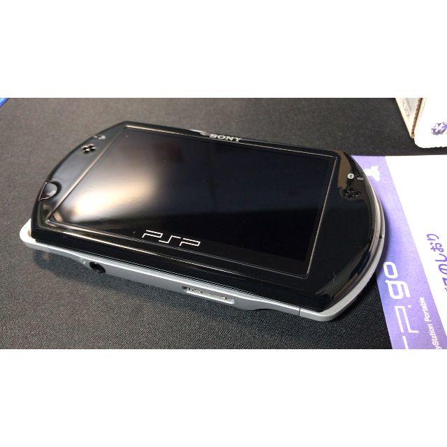 PlayStation Portable(プレイステーションポータブル)のレオ様専用 PSP go 美品 クレードル/コンポーネントケーブル エンタメ/ホビーのゲームソフト/ゲーム機本体(携帯用ゲーム機本体)の商品写真