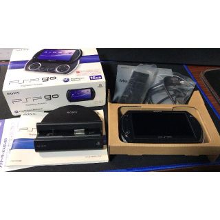 プレイステーションポータブル(PlayStation Portable)のレオ様専用 PSP go 美品 クレードル/コンポーネントケーブル(携帯用ゲーム機本体)