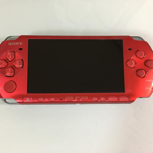 PlayStation Portable(プレイステーションポータブル)のPSP-3000 ラディアントレッド エンタメ/ホビーのゲームソフト/ゲーム機本体(携帯用ゲーム機本体)の商品写真