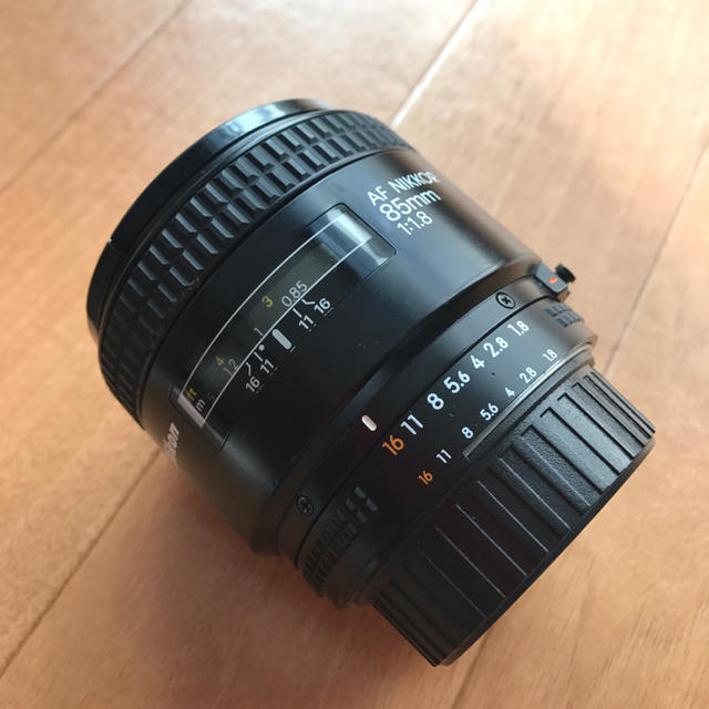 Nikonの単焦点レンズ AF 85mm F1.8