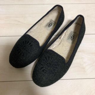 アグ(UGG)のUGG フラットシューズ(スリッポン/モカシン)