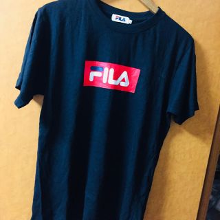 フィラ(FILA)の【新品タグ付き】FILA Tシャツ 黒 Mサイズ(Tシャツ/カットソー(半袖/袖なし))