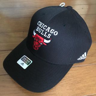 アディダス(adidas)の海外限定 新品 adidas アディダス CHICAGO BULLS キャップ黒(キャップ)