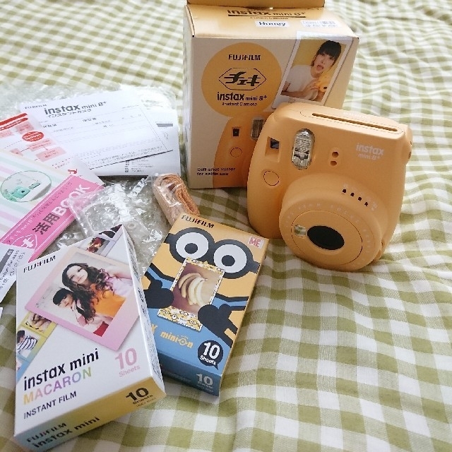 富士フイルム(フジフイルム)のお値引き❤️ チェキ  本体  mini8+  インスタントフィルム２箱 スマホ/家電/カメラのカメラ(フィルムカメラ)の商品写真