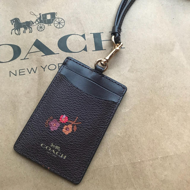 COACH(コーチ)の新品COACH パスケース 花柄ダークブラウン レディースのファッション小物(パスケース/IDカードホルダー)の商品写真