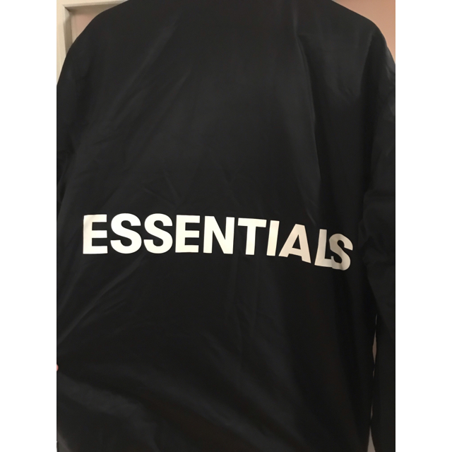 FEAR OF GOD(フィアオブゴッド)のfog essentials ブラック コーチジャケット  fearofgod  メンズのジャケット/アウター(ナイロンジャケット)の商品写真