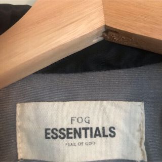 フィアオブゴッド(FEAR OF GOD)のfog essentials ブラック コーチジャケット  fearofgod (ナイロンジャケット)