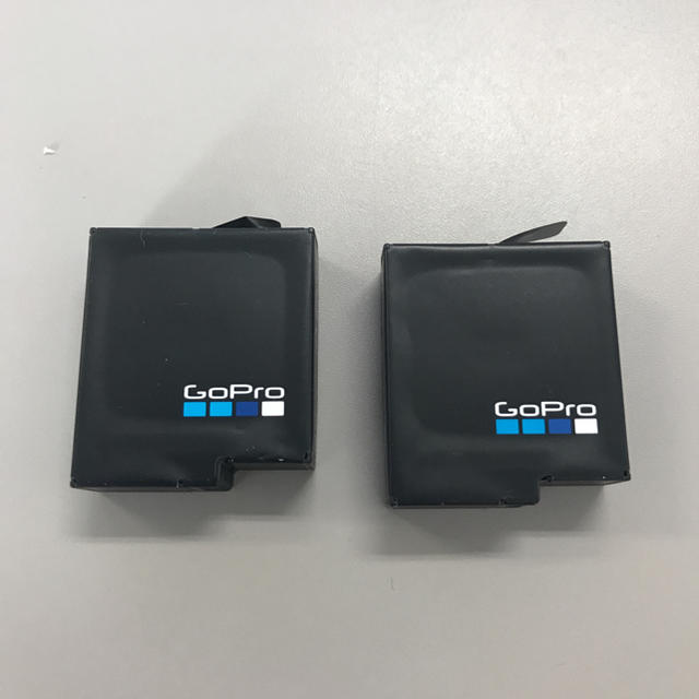 GoPro(ゴープロ)のgopro 純正バッテリー２個  HERO5、6、7 スマホ/家電/カメラのカメラ(コンパクトデジタルカメラ)の商品写真
