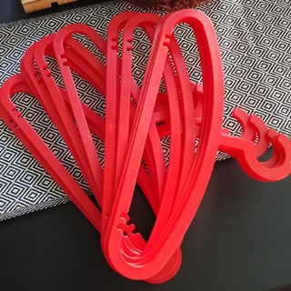 イケア(IKEA)のIKEAハンガー赤14本セット(押し入れ収納/ハンガー)
