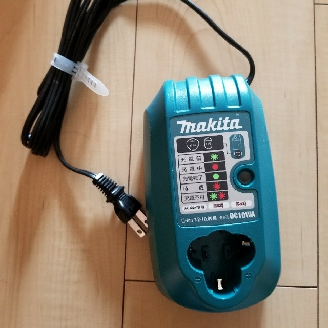 Makita(マキタ)のMakita充電器【未使用】yuu様専用 インテリア/住まい/日用品のインテリア/住まい/日用品 その他(その他)の商品写真