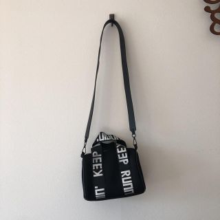 ザラ(ZARA)のZARA 美品 ショルダーバッグ(ショルダーバッグ)